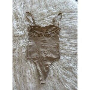 Skims Seamless Sculpt Strapless Thong Bodysuit Clay
Size 2XL